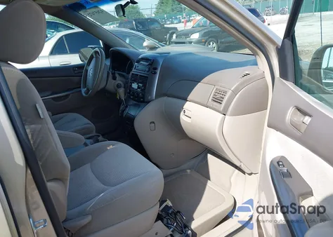 2010 Toyota Sienna Le из США, поврежденный, VIN 5TDKK4CC2AS334626